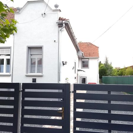 Jade Vendégház Pápa Exteriér fotografie