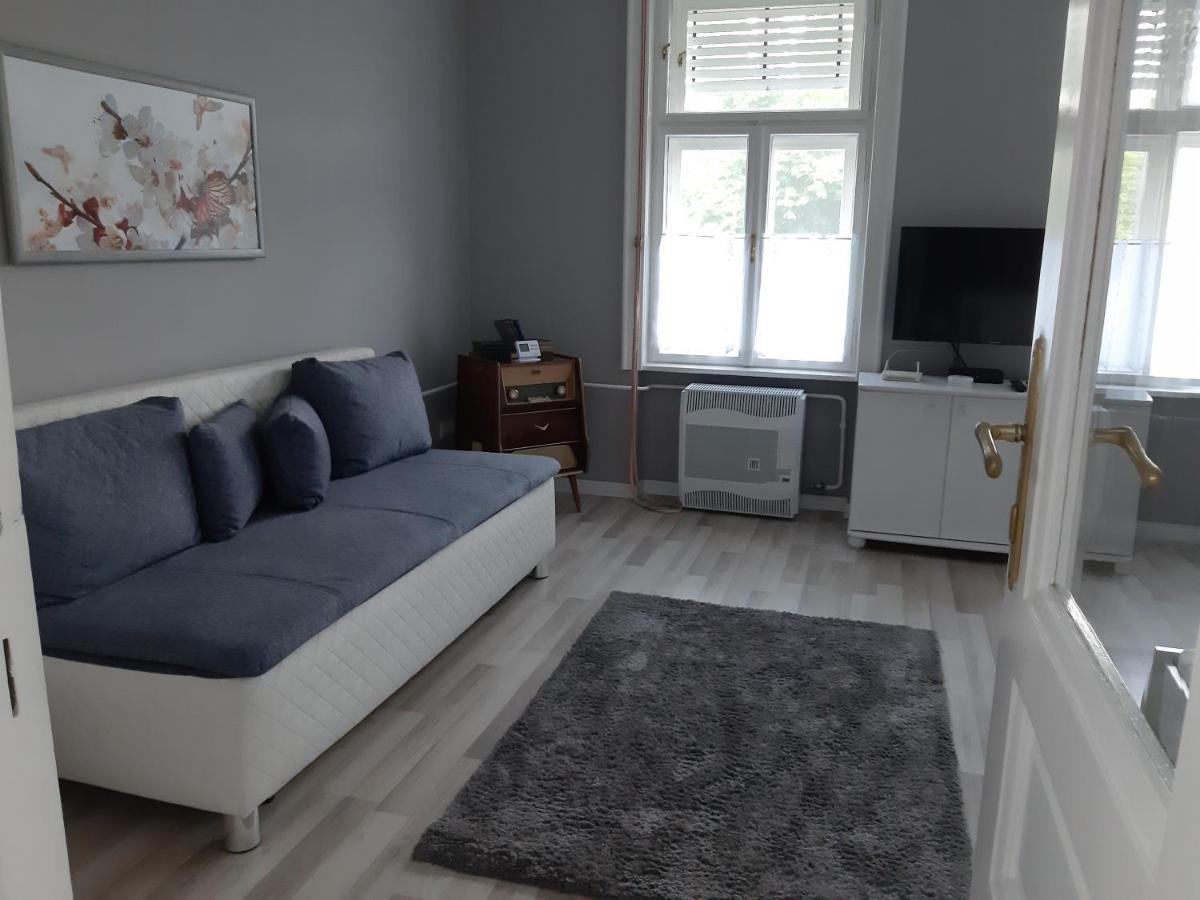 Jade Vendégház Pápa Exteriér fotografie